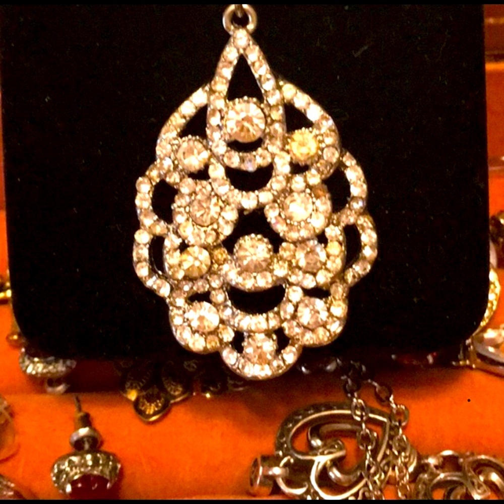 🔥 Belk Holiday Collection! Silver Floral Pendant NWOT!